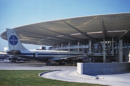 Pan_Am_Boeing_707-100_at_JFK_1961_Proctor