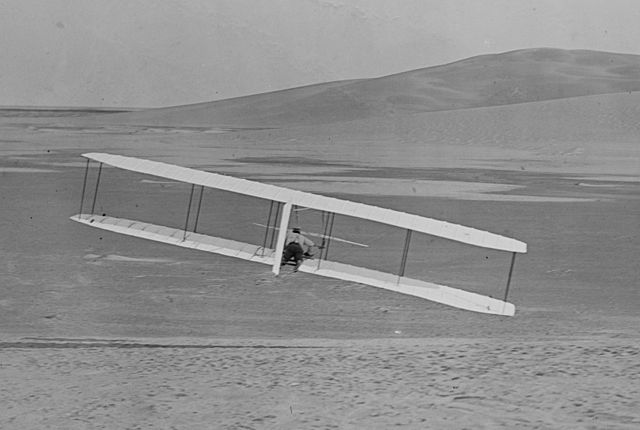 640px-1902_Wright_glider_turns